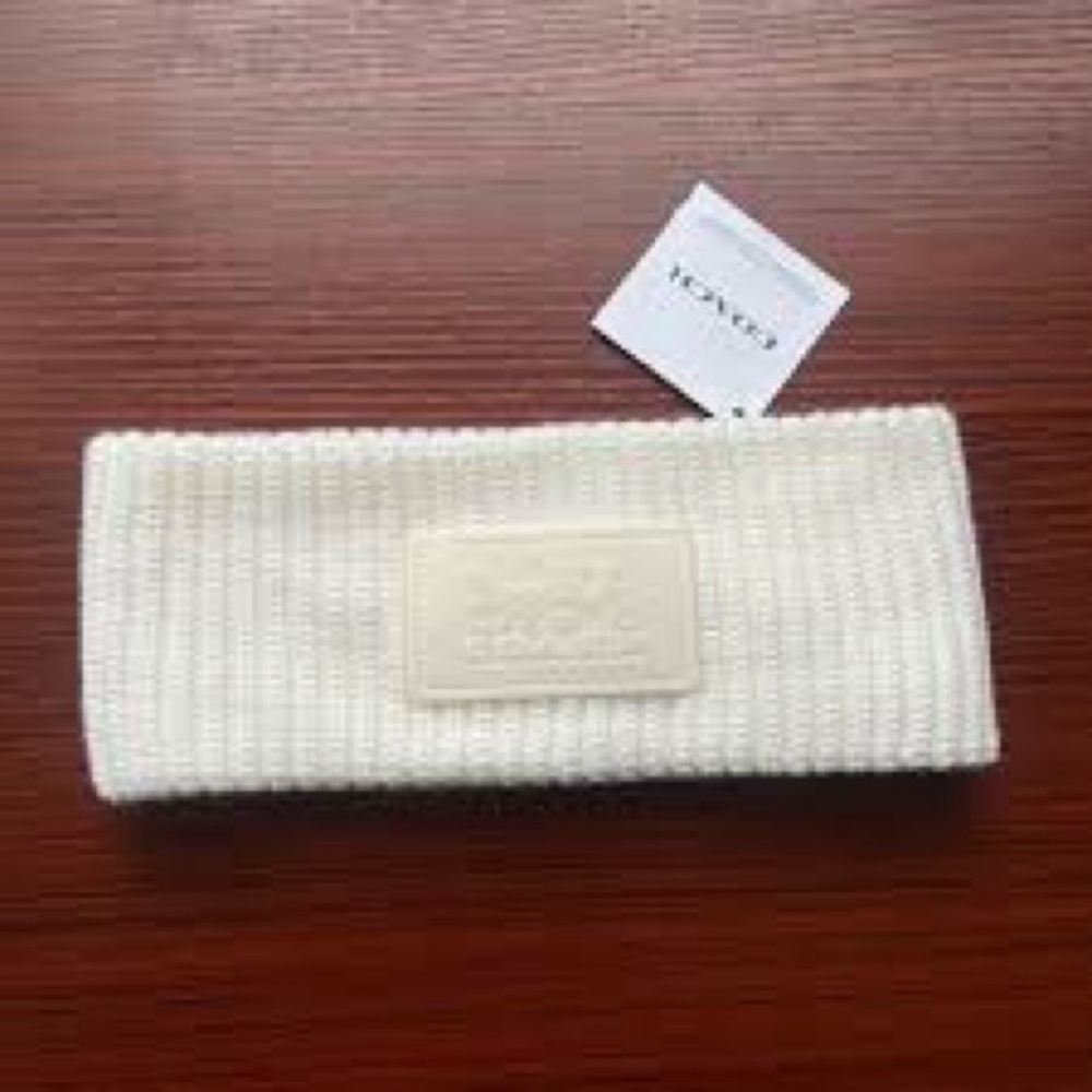 New Coach rubber logo patch cableknit headband